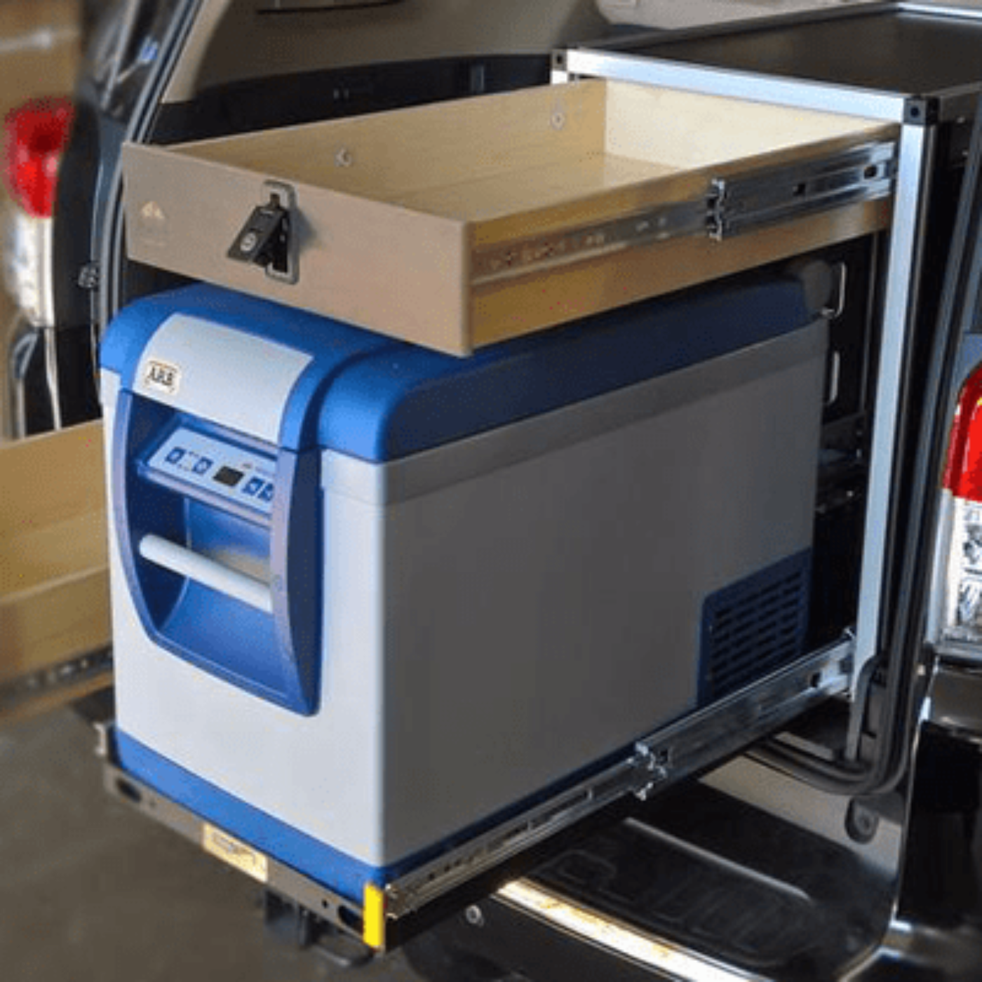 GOOSE GEAR IceBox 1.2 with Top Drawer - 30" Deep Module - 2439-GGR-SH