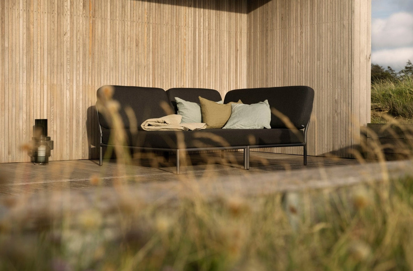 HOUE LEVEL Outdoor Cozy Corner