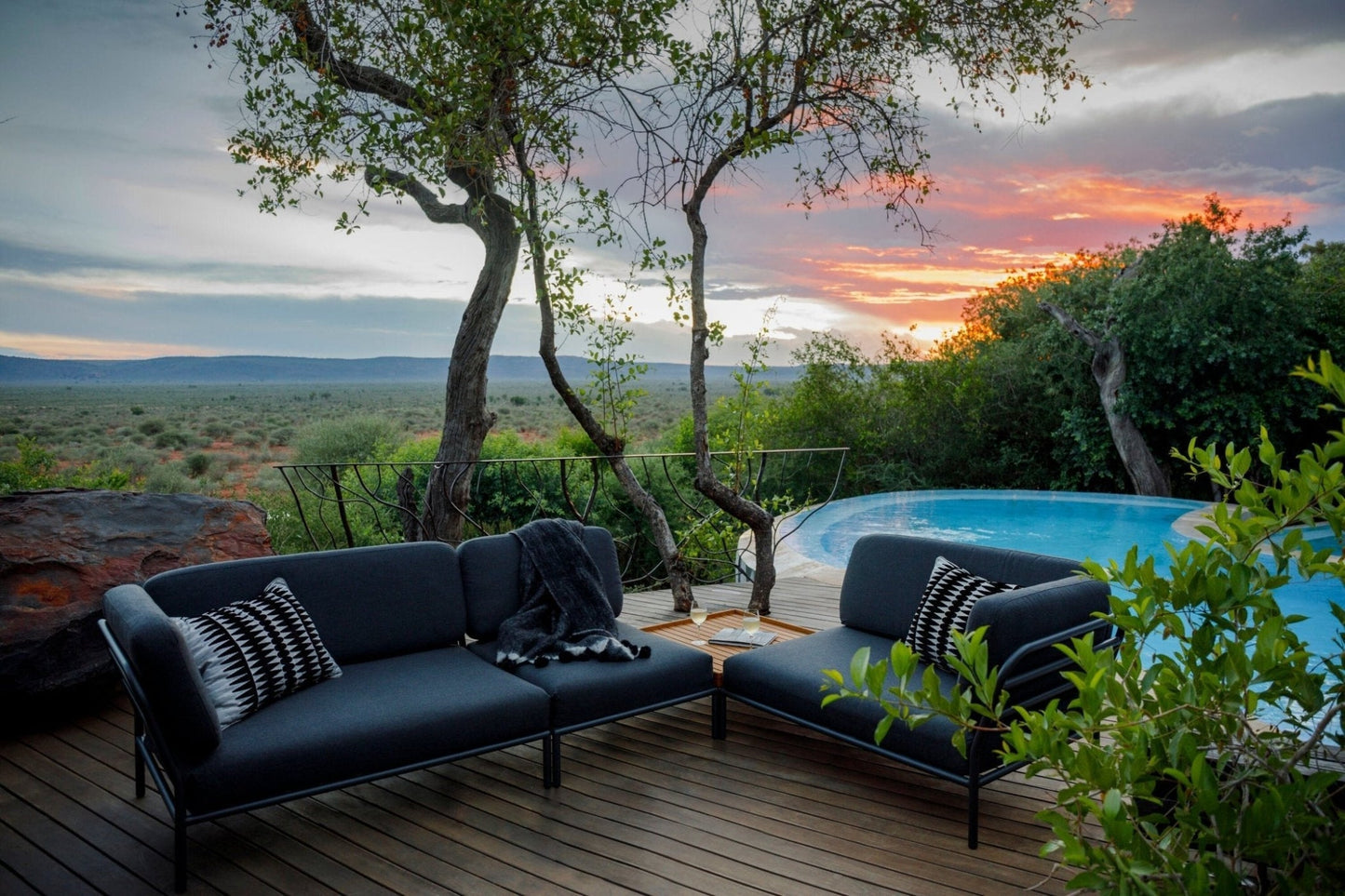 HOUE LEVEL Outdoor Ottoman